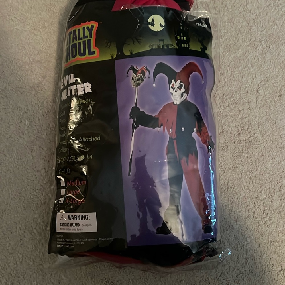 Kids halloween costume with mask